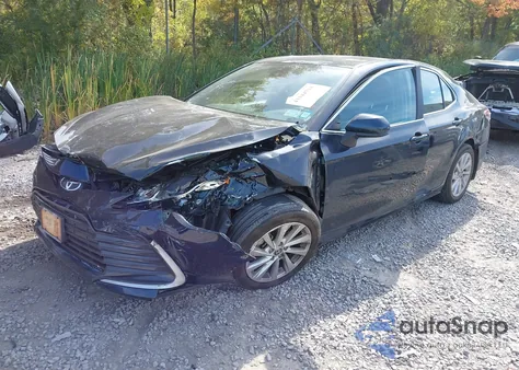 2021 Toyota Camry Le Awd z USA, uszkodzony, nr VIN 4T1C11BKXMU024850